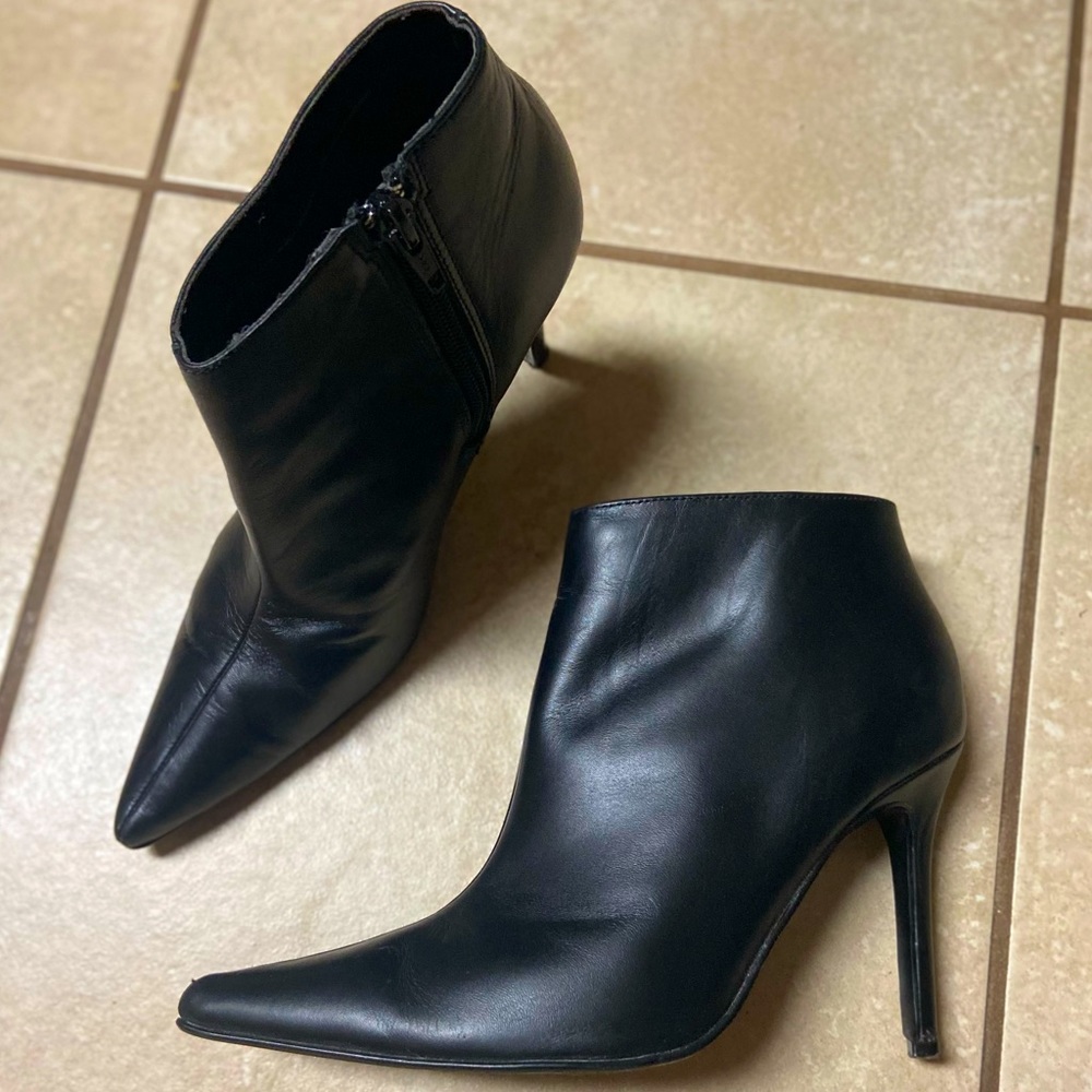 Colin Stuart Women’s Black Pointed Toe Heeled Booties Vintage